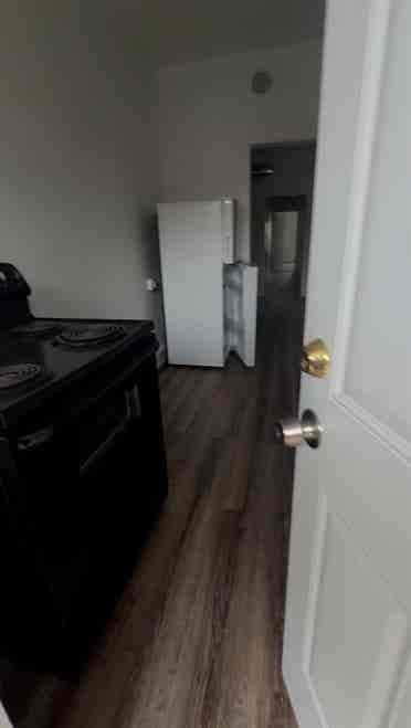 Rooms open! close to Shaker Square