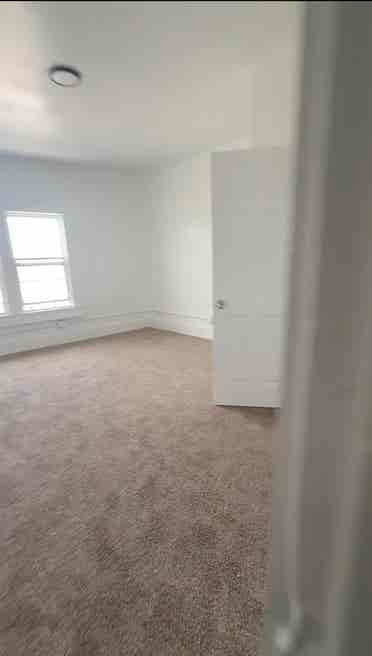 Rooms open! close to Shaker Square