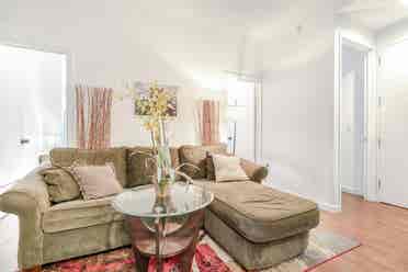 ✨Sunlit & Spacious Sublet Midtown✨