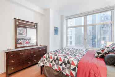 ✨Sunlit & Spacious Sublet Midtown✨