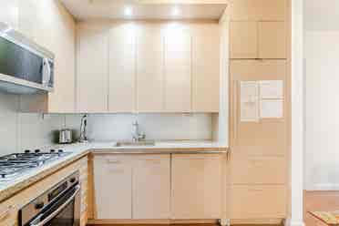 ✨Sunlit & Spacious Sublet Midtown✨