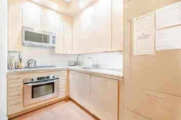 ✨Sunlit & Spacious Sublet Midtown✨