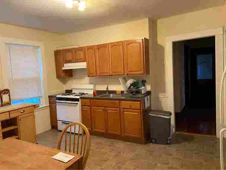 Only looking for 1 female roommate!