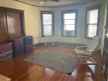 Only looking for 1 female roommate!