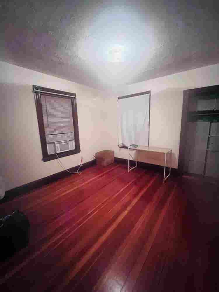 Only looking for 1 female roommate!