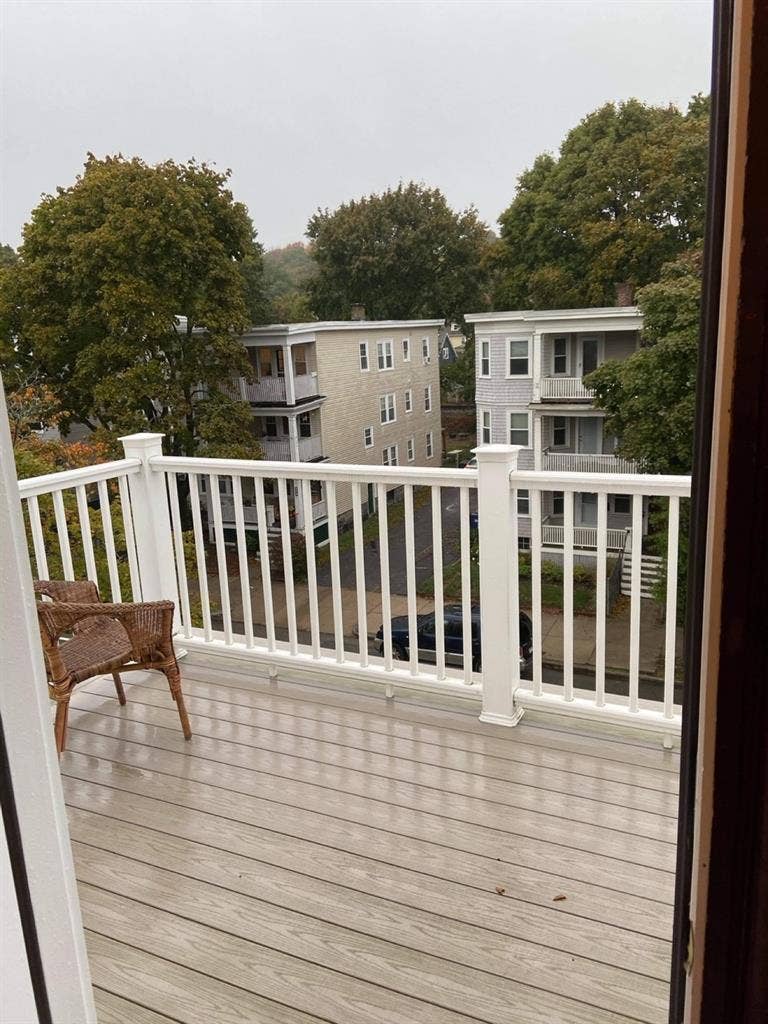 Only looking for 1 female roommate!