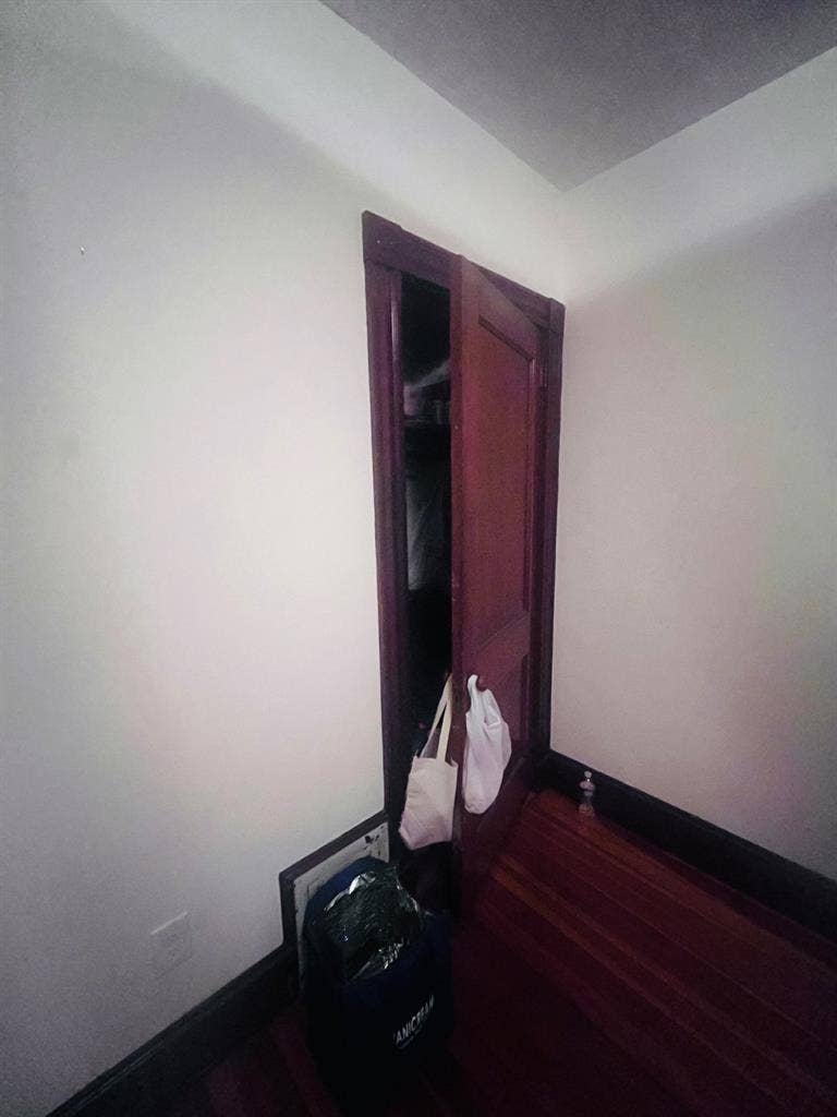 Only looking for 1 female roommate!