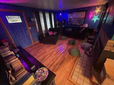 Furnished room with one roommate