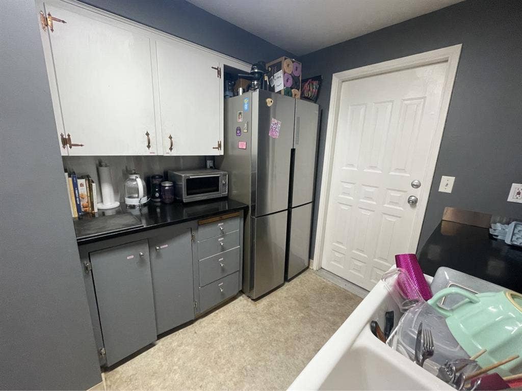 Furnished room with one roommate