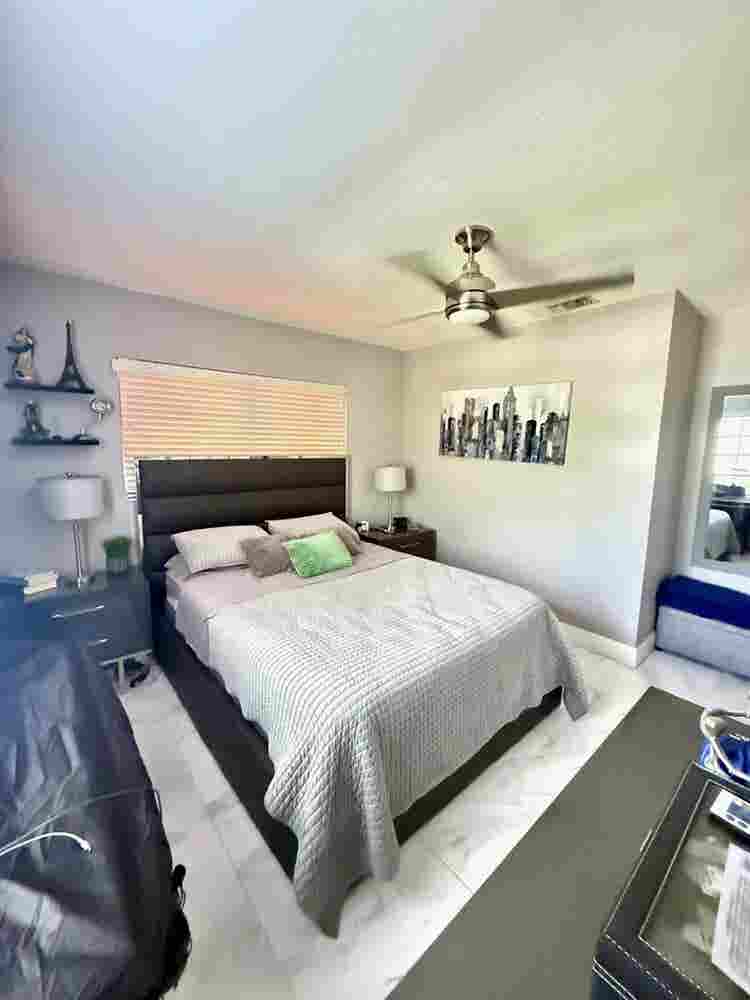 Room for rent in Westchester.