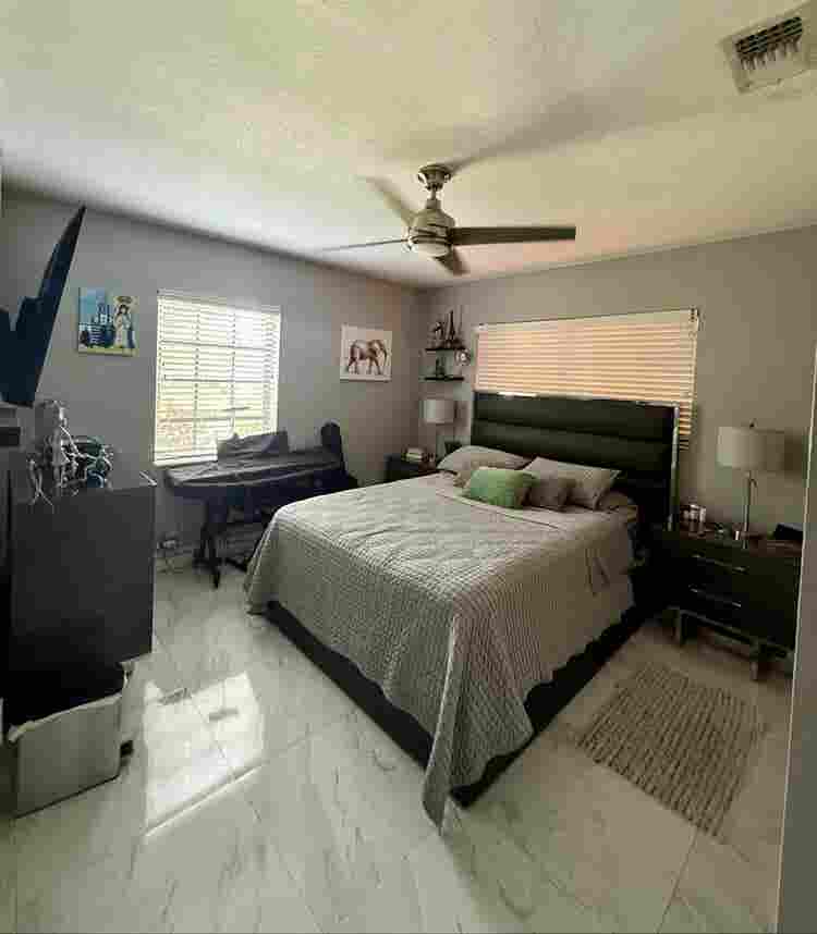 Room for rent in Westchester.
