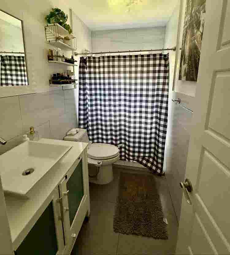 Room for rent in Westchester.