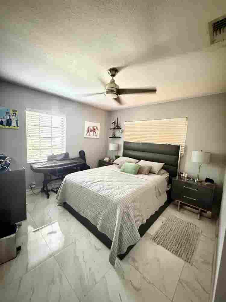 Room for rent in Westchester.