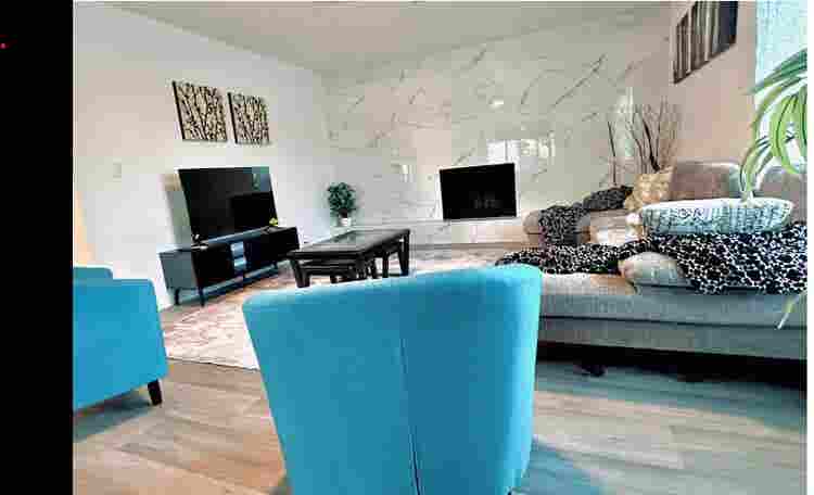 Detached Room with Private Bathroom