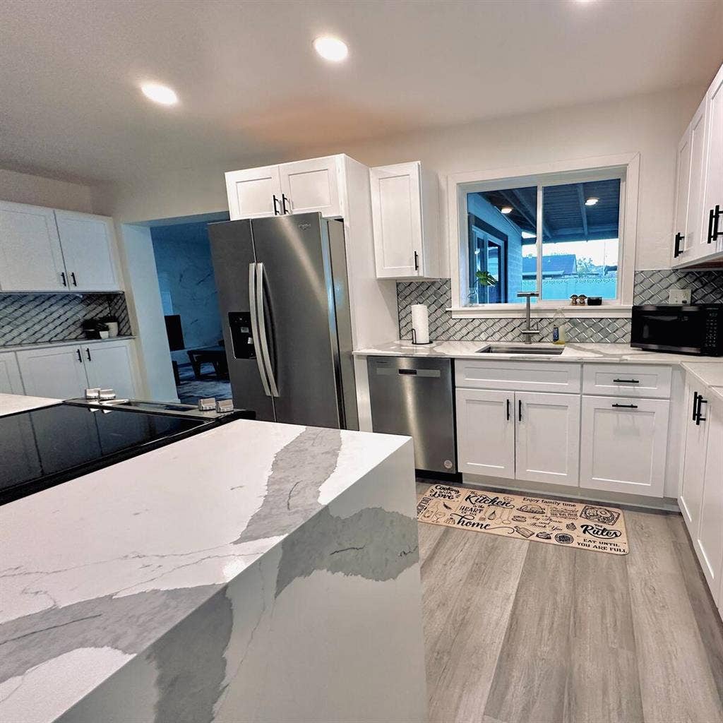 Detached Room with Private Bathroom