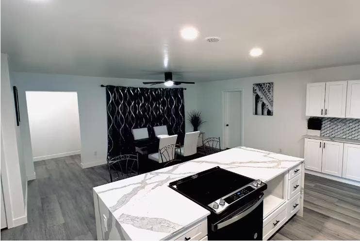 Detached Room with Private Bathroom