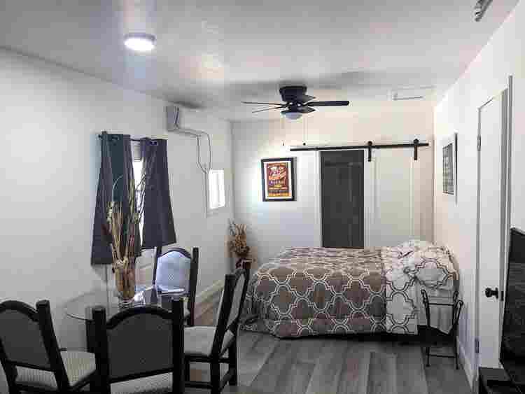 Detached Room with Private Bathroom