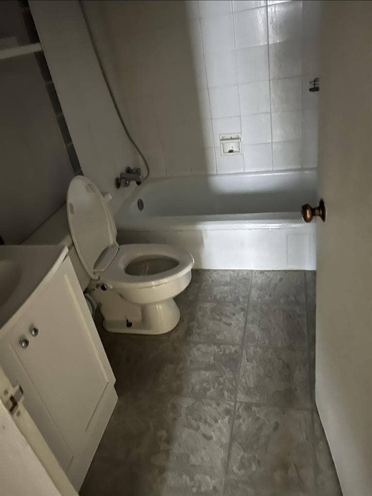 Looking for a roommate 