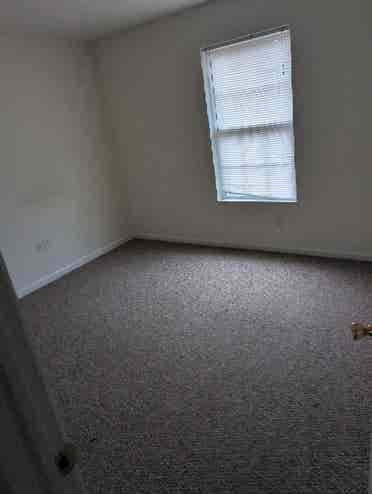 Looking for a roomate asap
