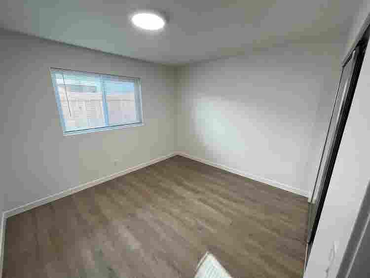 Looking for roommate