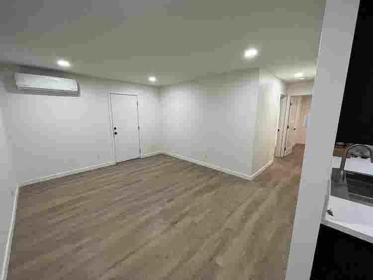 Looking for roommate