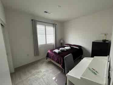 Furnished room 4 rent near 805/905
