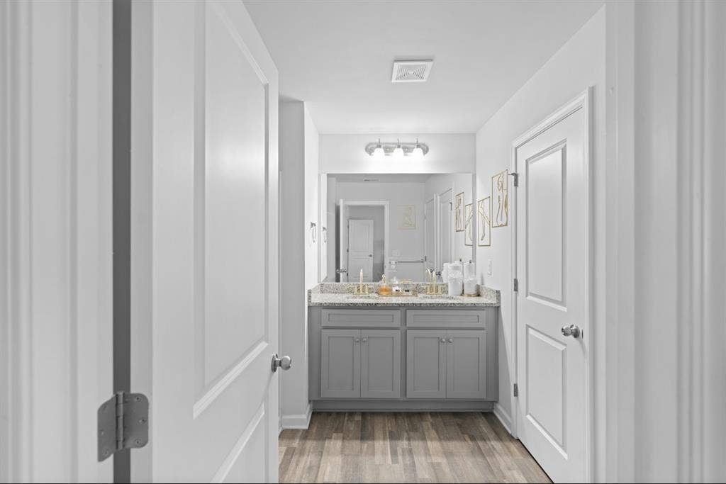 Entire Home Lithonia or Roommate