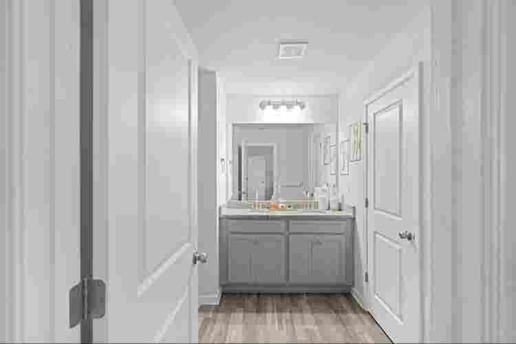 Entire Home Lithonia or Roommate