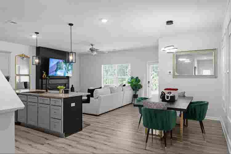 Entire Home Lithonia or Roommate