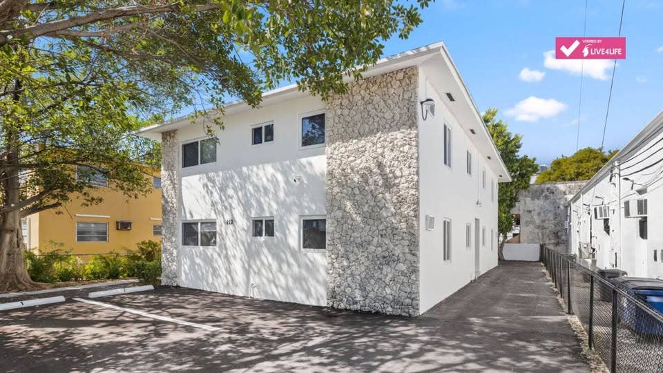 Private Room Avail. in 2b/1b