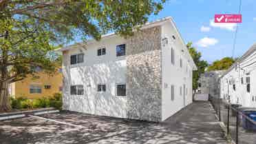 Private Room Avail. in 2b/1b