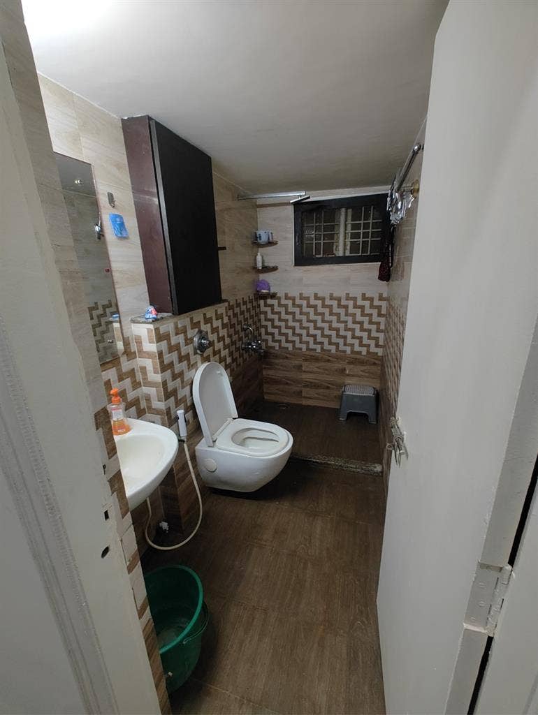 Looking for third tenant