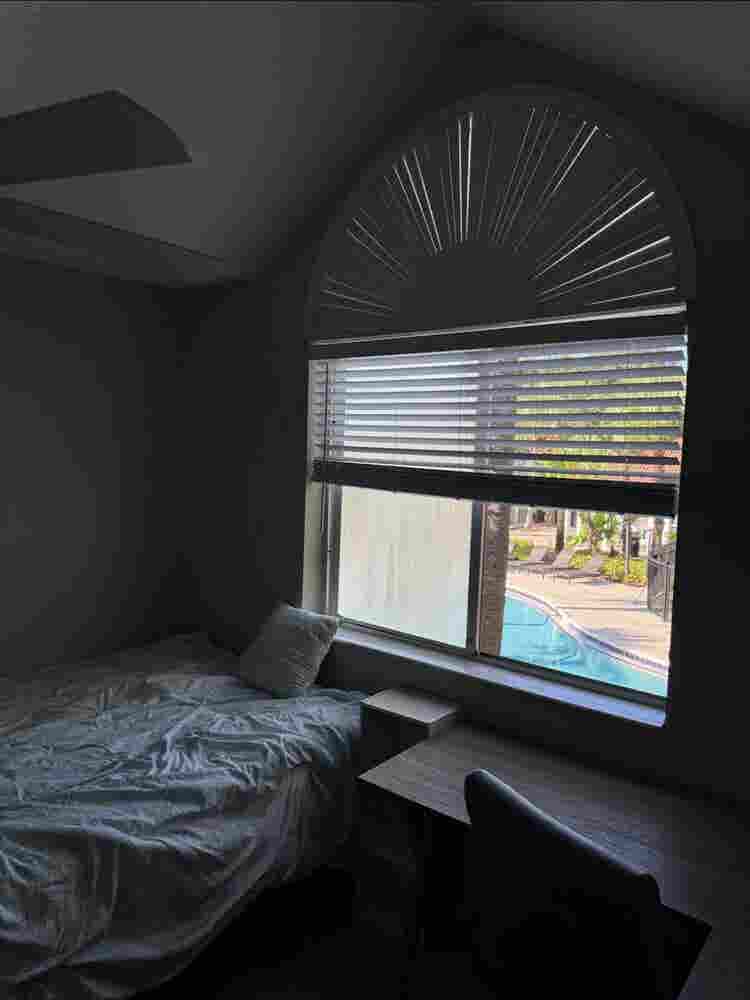 Pool View Room in Safe Townhouse