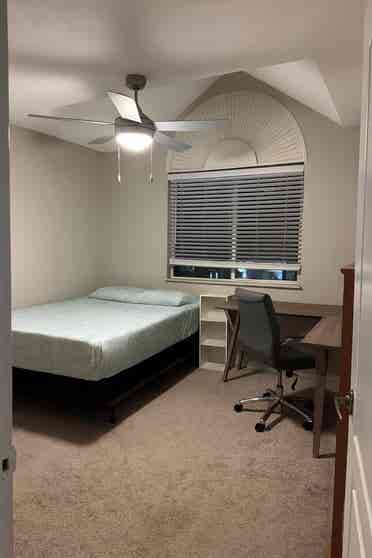 Pool View Room in Safe Townhouse