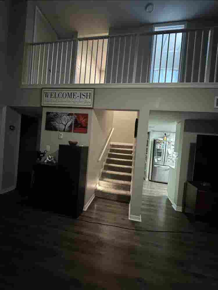 Pool View Room in Safe Townhouse
