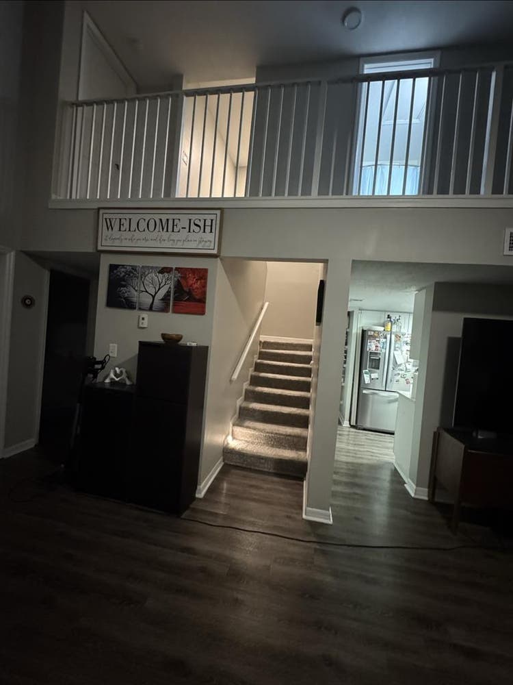 Pool View Room in Safe Townhouse