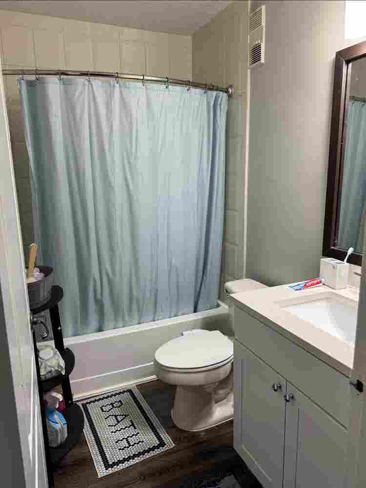 Pool View Room in Safe Townhouse