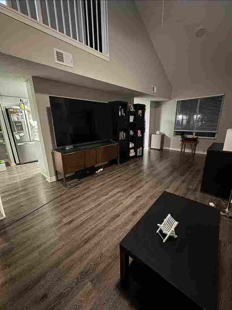 Pool View Room in Safe Townhouse