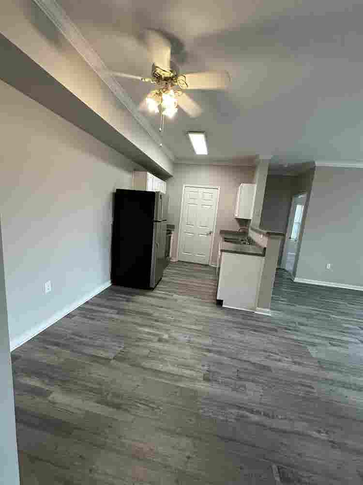 Overland Park - room with washroom