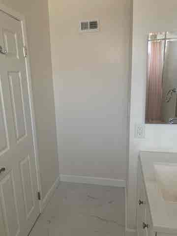 Looking for a Roomate