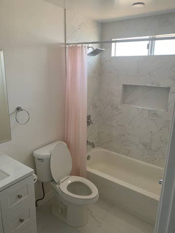 Looking for a Roomate