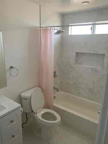 Looking for a Roomate