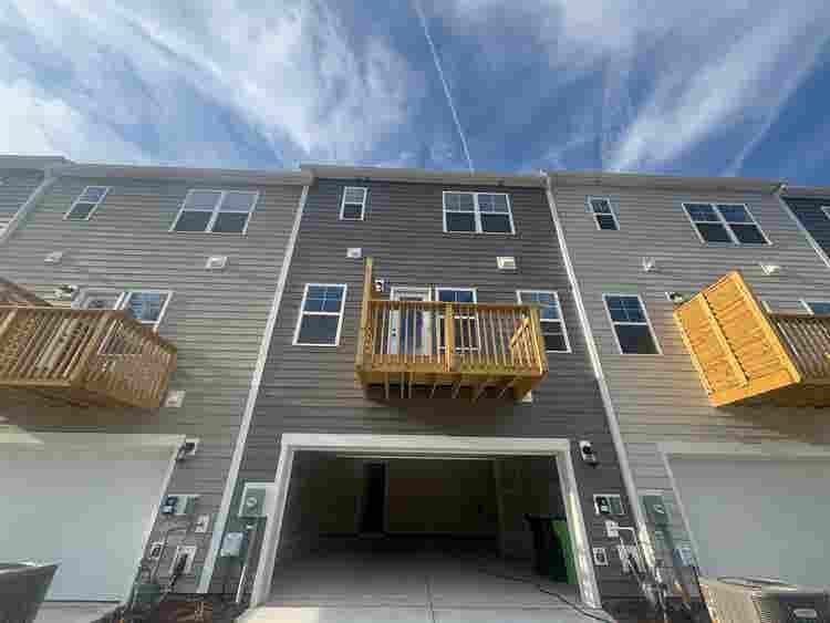 4 BR in Apex