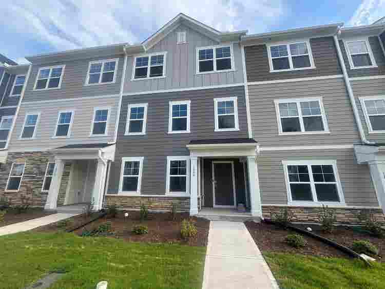 4 BR in Apex