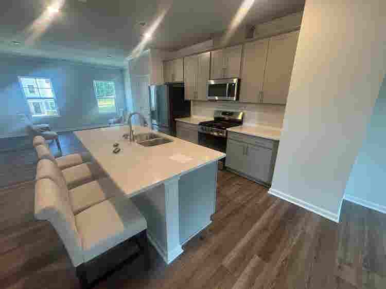 4 BR in Apex