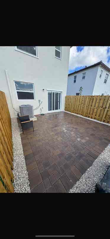 Looking for roomates in Homestead!