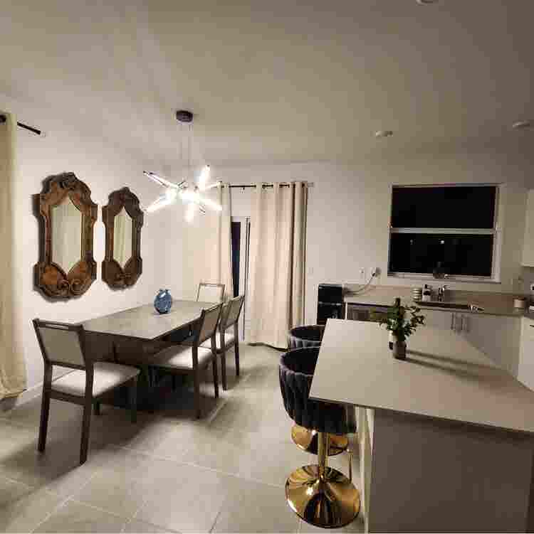 Looking for roomates in Homestead!