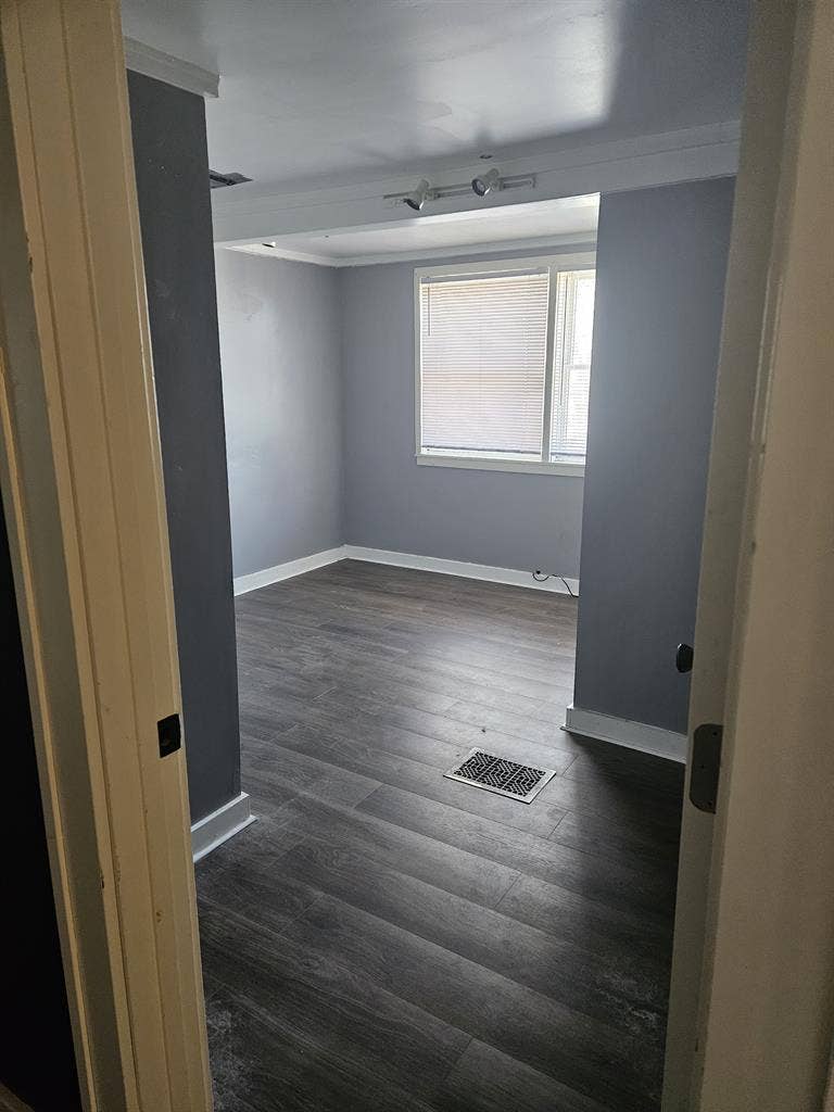 Room in NE GR by Riverside Park