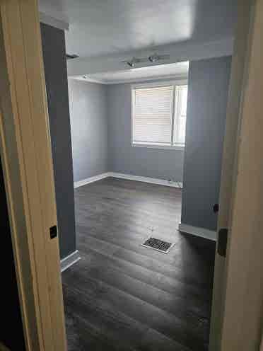 Room in NE GR by Riverside Park