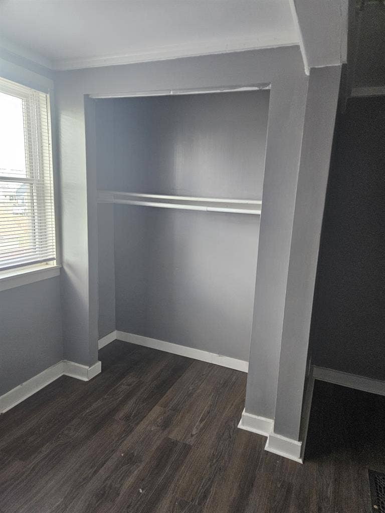 Room in NE GR by Riverside Park